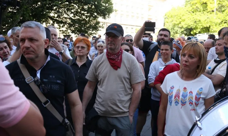 Най-после сме заедно на площада – Лютви Местан, Лупи, Манолова, Румен Петков, Христо Иванов, Нинова - Tribune.bg