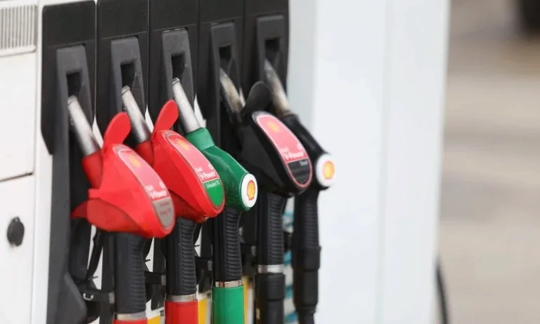 Отстъпката от 25 стотинки за гориво остава до Нова година - Tribune.bg
