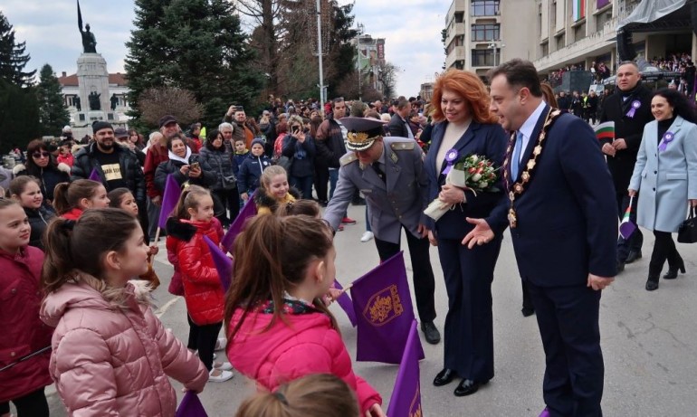 Йотова за арестите: Вярвам в действията на кабинета, ще има продължение - Tribune.bg