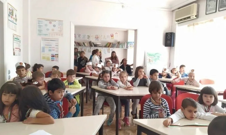 Българските неделни училища в чужбина също ще обучават в електронна среда - Tribune.bg