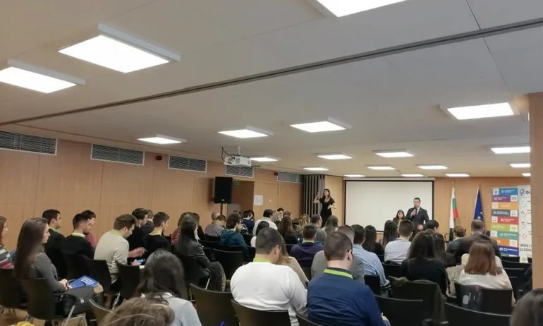 Зам.-министър Павлов участва в Национална младежка конференция Създаване на възможности за младите - Tribune.bg