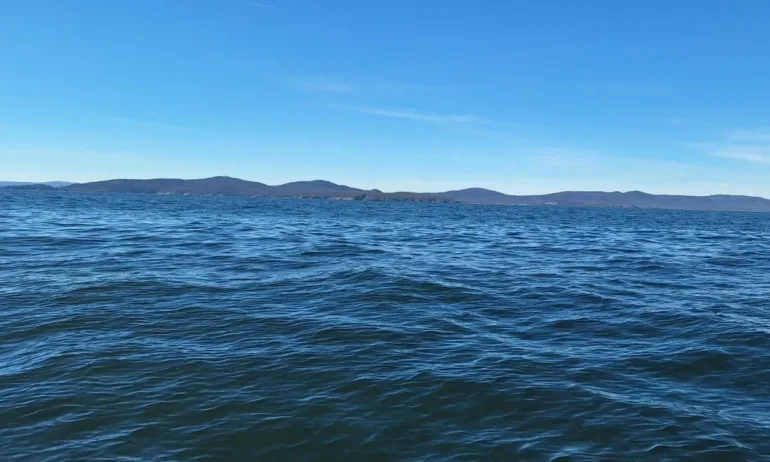 Откриха риболовния кораб, изчезнал край Маслен нос - Tribune.bg