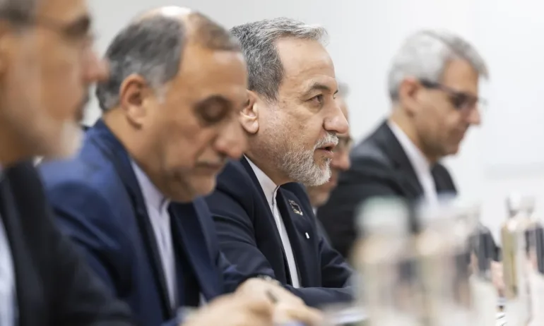 Външният министър на Иран замина за Женева за нов кръг преговори със САЩ - Tribune.bg