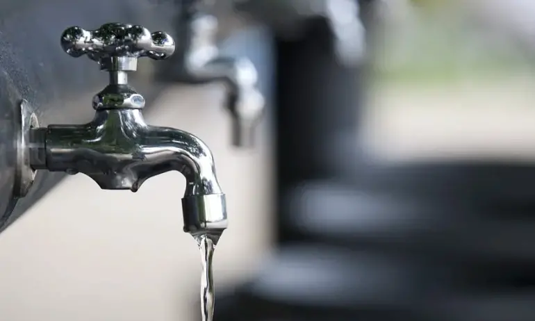 Затвор или солена глоба в Кипър, ако си миеш колата или терасата с питейна вода - Tribune.bg