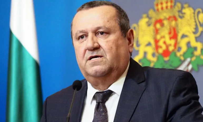 Министър Адемов за държавната помощ от 20 евро заради поскъпването на горивата - Tribune.bg