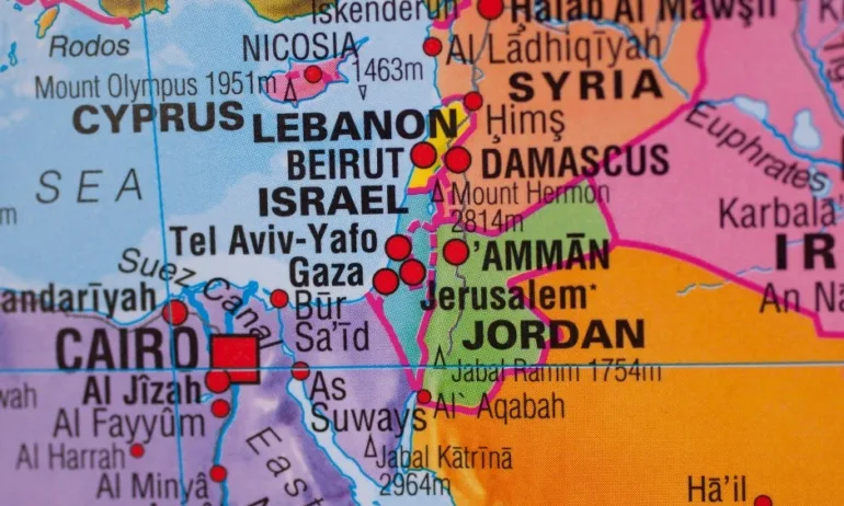 Пожар избухна в кувейтска рафинерия след поредната атака с дрон - Tribune.bg