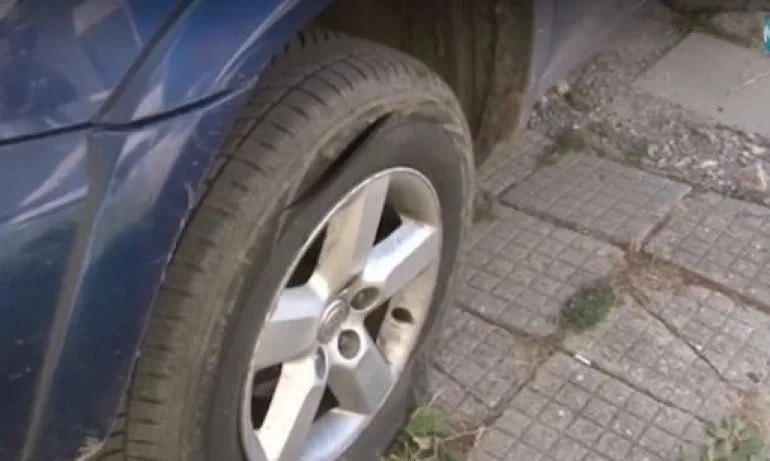 35-годишен в ареста, срязал гумите на 31 коли в Бобов дол - Tribune.bg