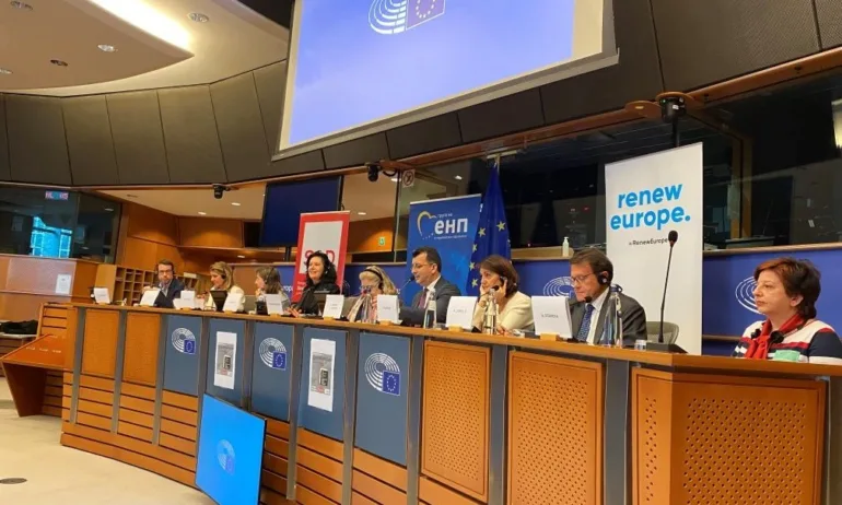 Поредна стъпка за защита на българското розово масло - Tribune.bg