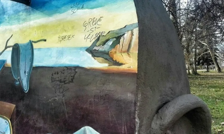 Локо София цъфна и на скулптура в Пазарджик - Tribune.bg