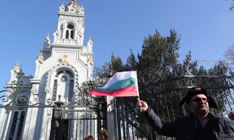 След потопа в Истанбул: Няма нанесени щети във вътрешността на Желязната църква - Tribune.bg