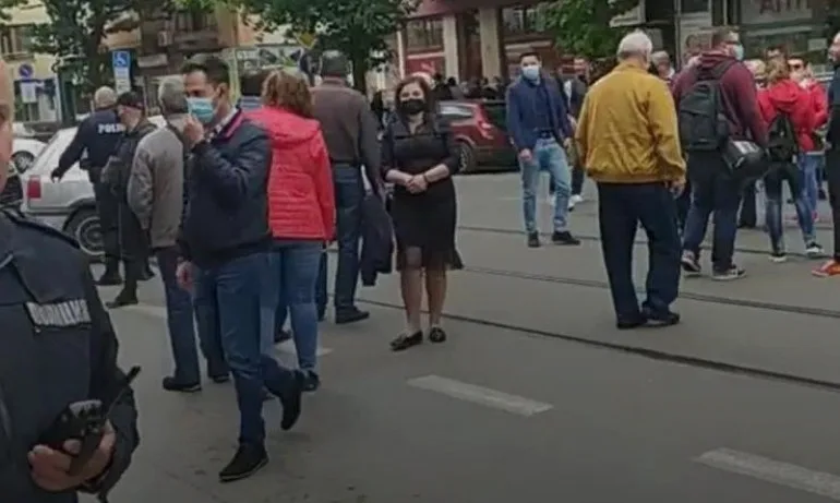 Протест пред НАП иска оставката на Спецов (ОБНОВЕНА) - Tribune.bg