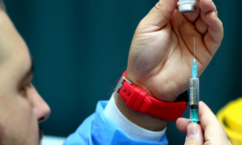 Година след първите ваксинации у нас, България остава на последните места в ЕС - Tribune.bg