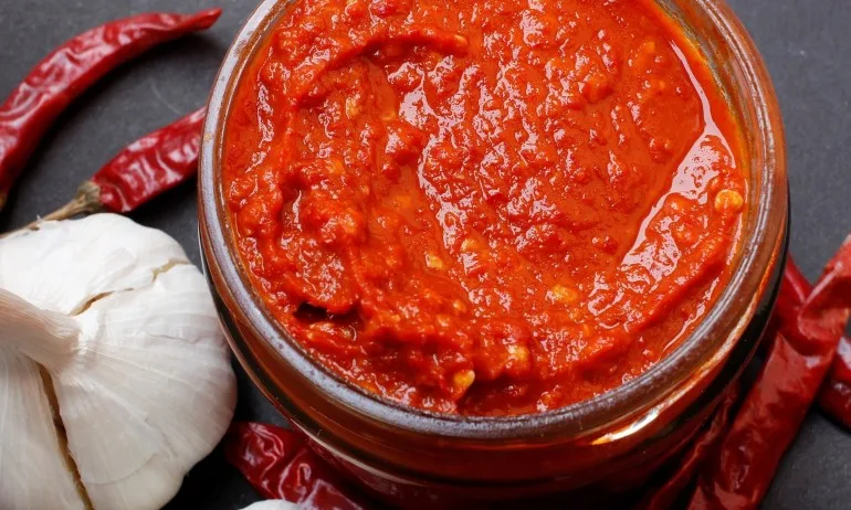 В колетите за чужбина: Задължително лютеници и луканка - Tribune.bg