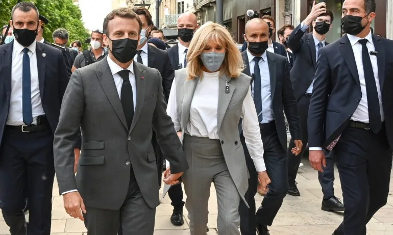 Шамар за френския президент от 28-годишен анархист (ВИДЕО) - Tribune.bg