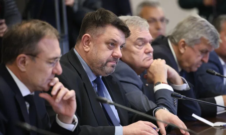 Изборът в БСП: Атанас Зафиров и Борислав Гуцанов отиват на балотаж - Tribune.bg