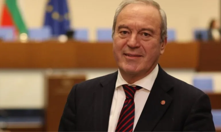 Виктор Папазов: В Конституцията изрично е записано, че сме парламентарна, а не банкова република - Tribune.bg