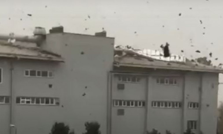 Силната буря в Истанбул, която местните медии в Турция оприличават