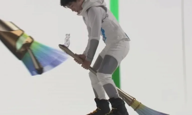 Електрическа летяща метла събра погледите по време на автомобилното изложение в Токио (ВИДЕО) - Tribune.bg