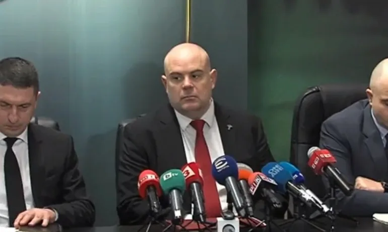 Акция ТЕЛК: Разбиха банда от лекари, над 1,6 млн. лв. в банкови касети - Tribune.bg