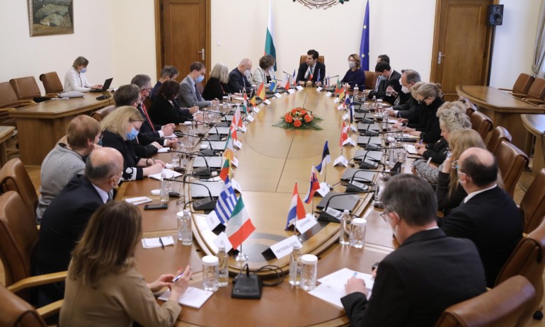 Министър-председателят Кирил Петков се срещна с посланиците на държавите-членки на