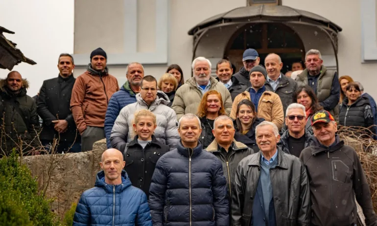 Кампанията на Възраждане започна с молебен за мир в България, проведен в Гложенския манастир - Tribune.bg