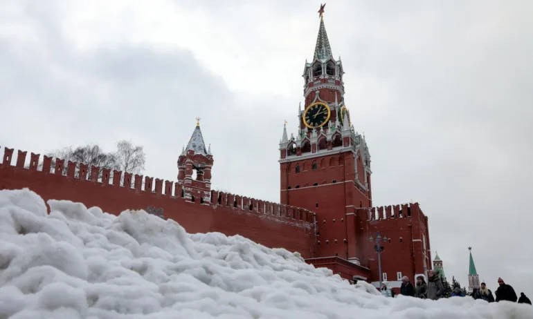 Въздушен хаос в Москва преди празниците: Отмениха стотици полети заради украински дронове - Tribune.bg