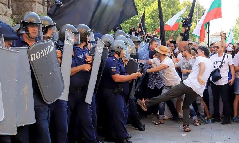 Главният секретар на МВР е освободен, заради… полицейското насилие срещу протестиращи - Tribune.bg