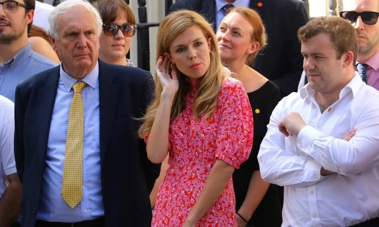 Официално: Борис Джонсън се нанася на Даунинг стрийт 10 с младата си приятелка - Tribune.bg