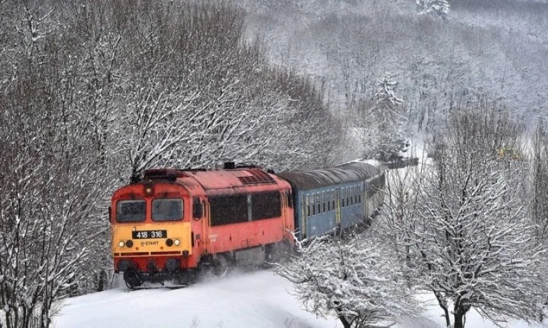 БДЖ осигурява над 28 000 допълнителни места във влаковете за Коледа и Нова година - Tribune.bg