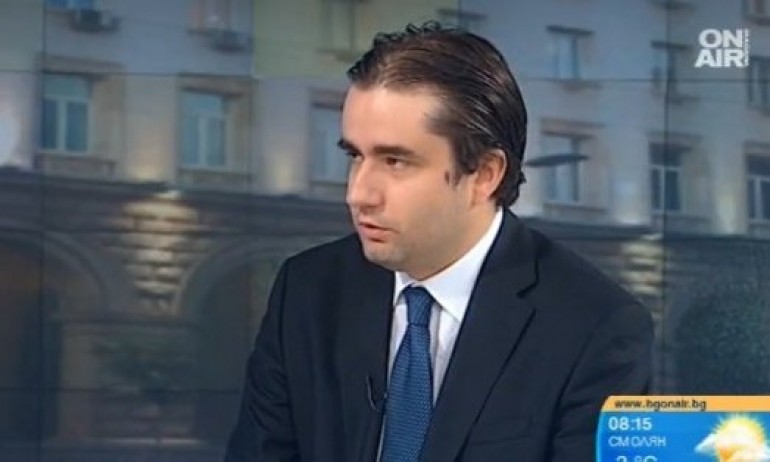 Божанов обеща да премахне сините талони към шофьорските книжки и някои удостоверения - Tribune.bg