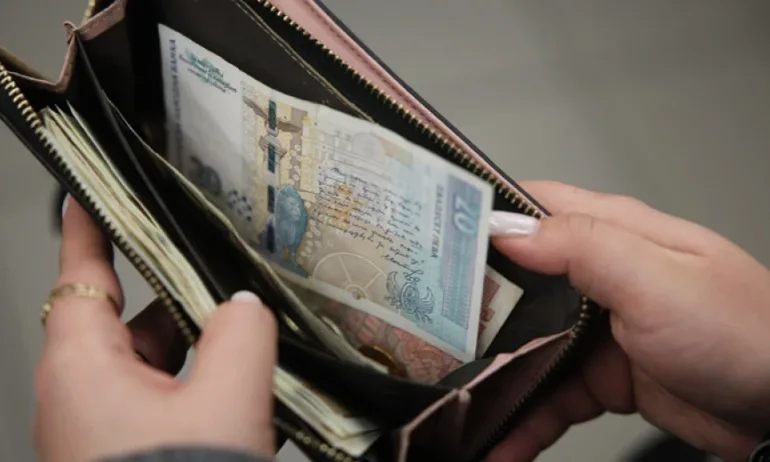 Едва 6% от работещите у нас са доволни от заплатата си - Tribune.bg