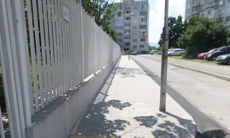 Продължават дейностите по рехабилитация на улици и тротоари на територията на Връбница - Tribune.bg
