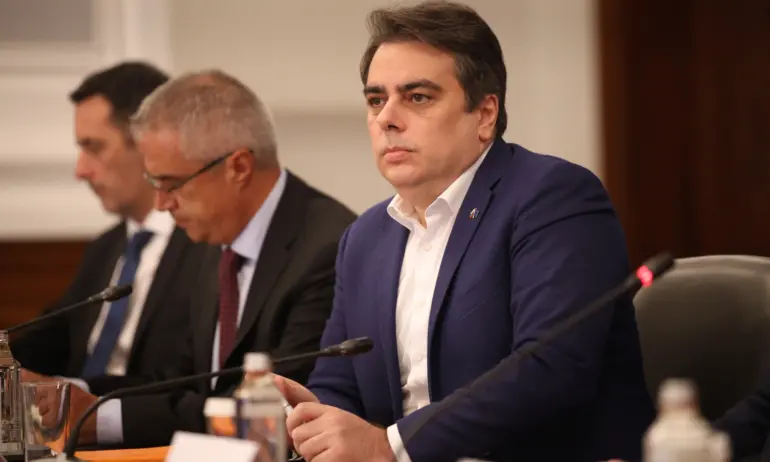 Асен Василев се оплака: Заварил хазната с дефицит от 1,2 млрд. лв, а сега била на излишък - Tribune.bg