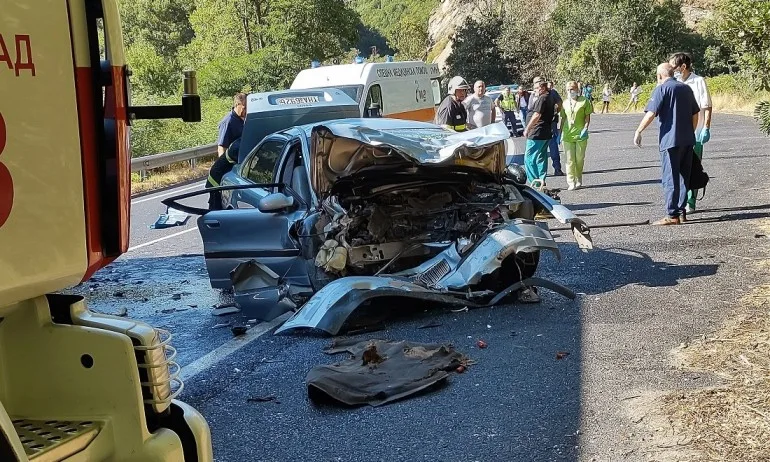 Тежка катастрофа край Кресна, има загинали (обновена) - Tribune.bg