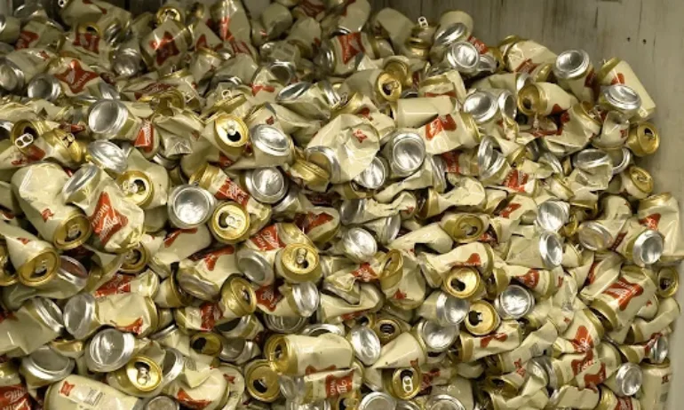 В Белгия унищожиха хиляди кенчета бира заради думата шампанско - Tribune.bg