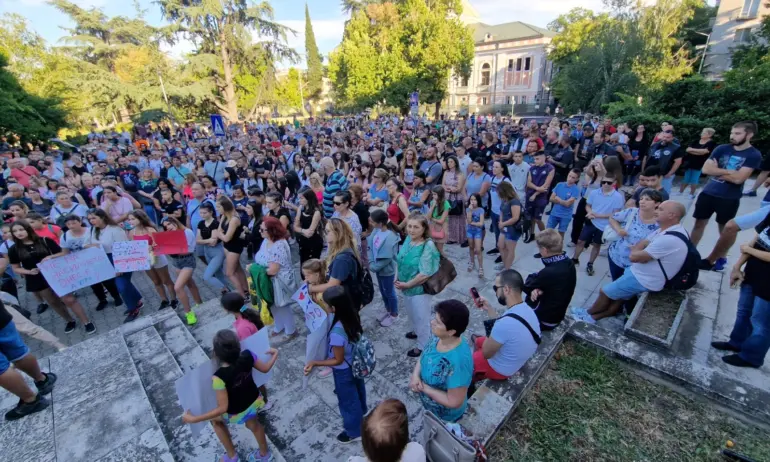 Втори национален протест срещу насилието и в подкрепа на Дебора /СНИМКИ/ - Tribune.bg