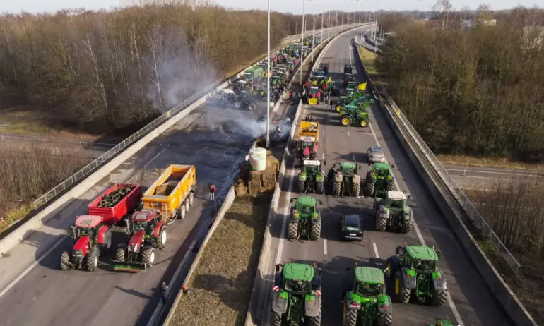 Земеделци излязоха по пътищата в Белгия, а тракторите стигнаха Брюксел - Tribune.bg