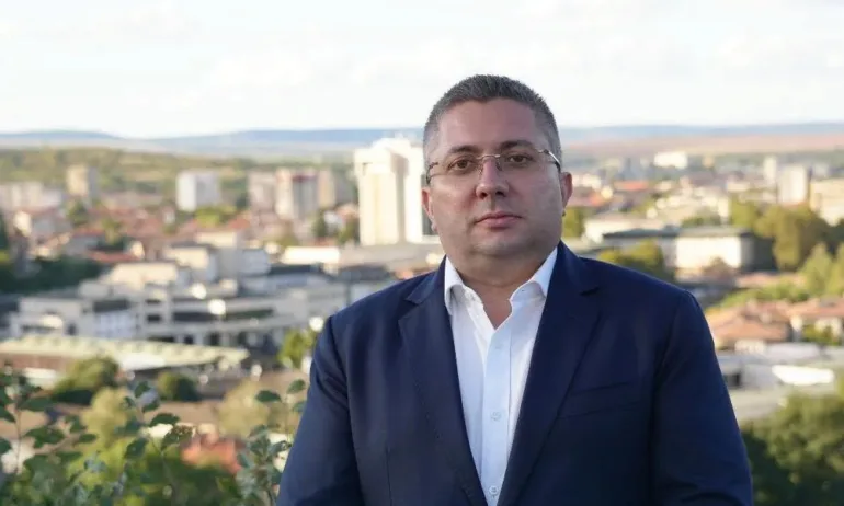 Николай Нанков откри кампанията си в Ловеч с водосвет за здраве - Tribune.bg