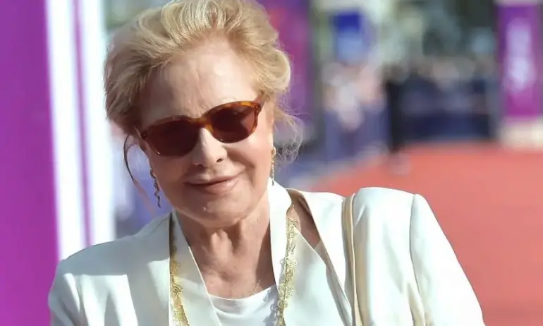 Силви Вартан обяви слизането си от сцената - Tribune.bg