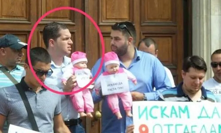 БСП се борят с травеститите - Tribune.bg