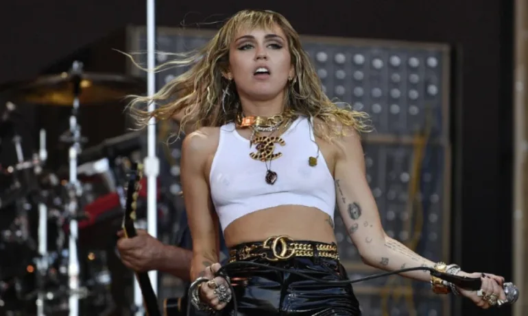 Майли Сайръс отнесе хейт заради избелени вежди на Оскарите - Tribune.bg