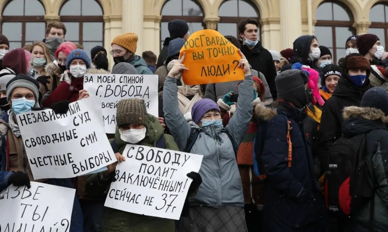 Русия експулсира трима дипломати заради участието им в протести в подкрепа на Навални - Tribune.bg