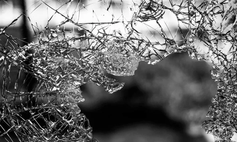 Нападнаха фоторепортер в дома му - Tribune.bg