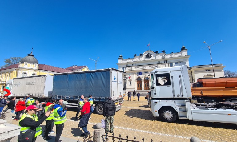 Протестиращите пътни строители от „Автомагистрали Черно море”в Бургаско блокираха малко