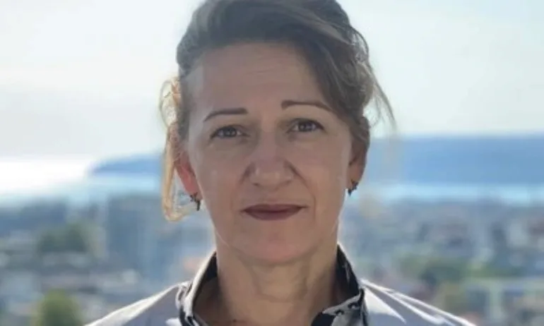 От Варна: Стела Николова се прегърна със защитник на колите в парка - Tribune.bg