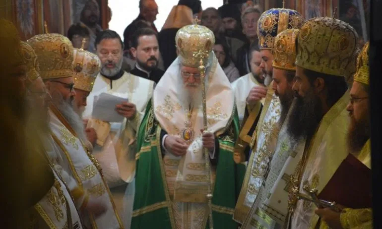 С цитати от Библията – църквата поиска пренаписване на Стратегията за детето - Tribune.bg