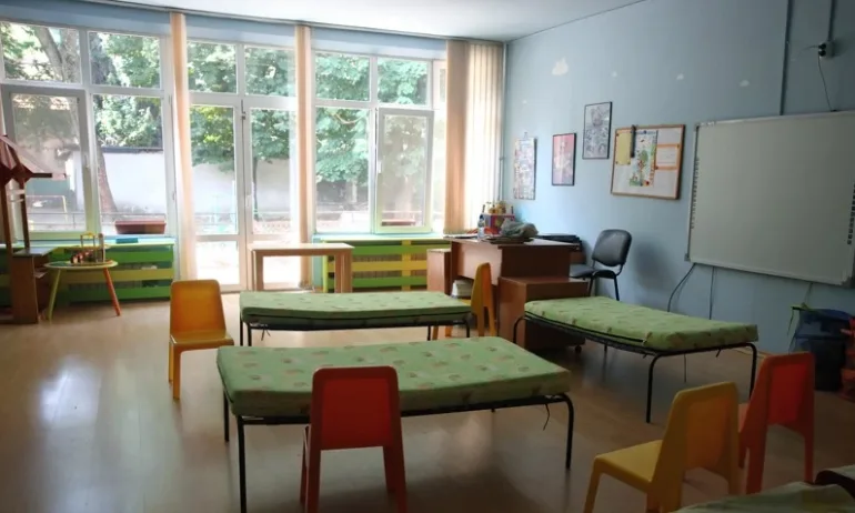 Седем деца във Варна приети в болница след инцидент с вода с белина - Tribune.bg