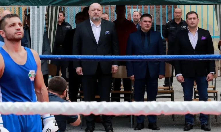 Министър Кралев и министър Кирилов бяха гости на боксов турнир между лишени от свобода - Tribune.bg