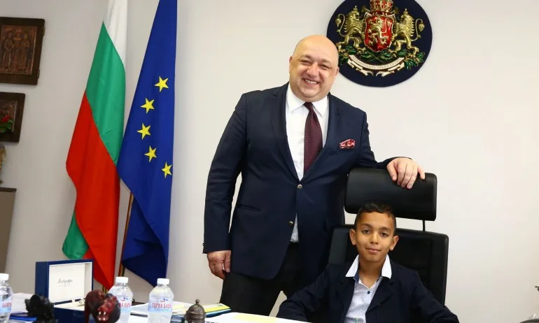 Красен Кралев подкрепи инициативата Ученически лидери – министри и посланици за един ден - Tribune.bg