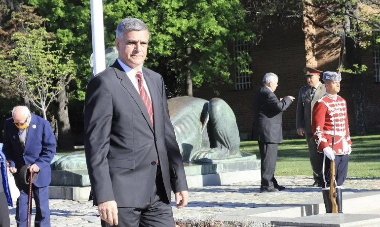 Без изненада: Радев сложи военен за служебен премиер - Tribune.bg